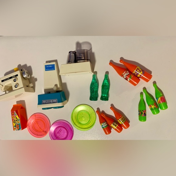 18 piece Vintage Barbie Accessories, Kitchen - Picture 2 of 4